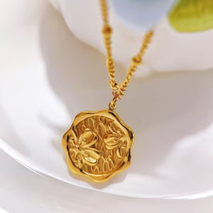 Rose-inspired Subtly Luxurious And Minimalist 18K Gold Stainless Steel Necklace For Women Stylish Titanium Steel Design