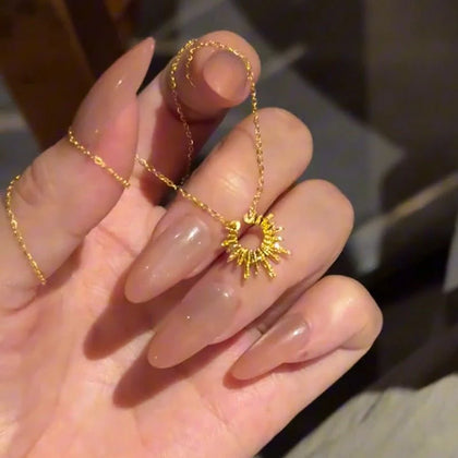 Exquisite Clavicle Necklaces Bring A Touch Of Luxury At An Affordable Price