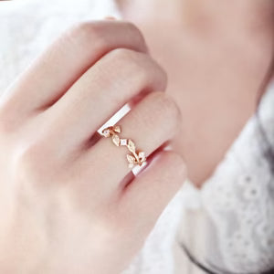 Irregular Leaf Zircon Delicate Openwork Ring