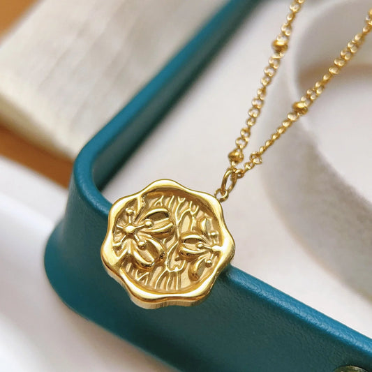 Rose-inspired Subtly Luxurious And Minimalist 18K Gold Stainless Steel Necklace For Women Stylish Titanium Steel Design
